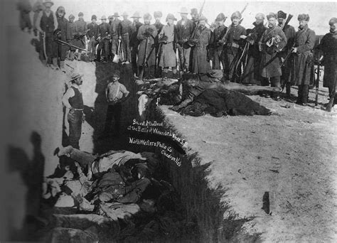 Masakra w Wounded Knee; ostatnia wielka bitwa między Indianami a armią Stanów Zjednoczonych, symbol tragicznego końca ery walk Indian